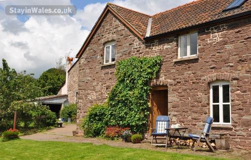 oak cottage at llanthony