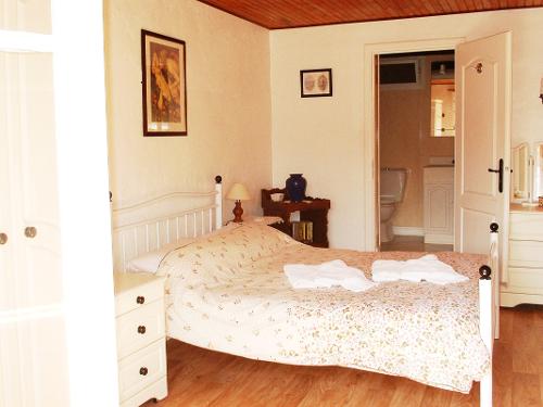 Double Bedroom with en-suite (1 of 2)