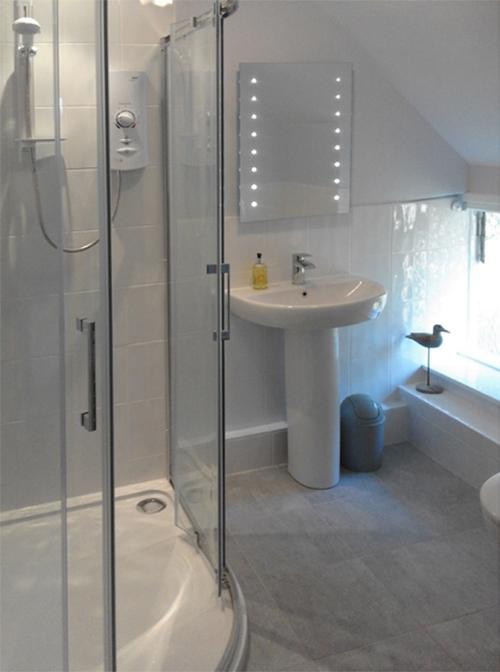 Shower room with underfloor heating