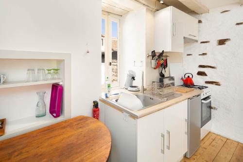 The kitchen and dining area